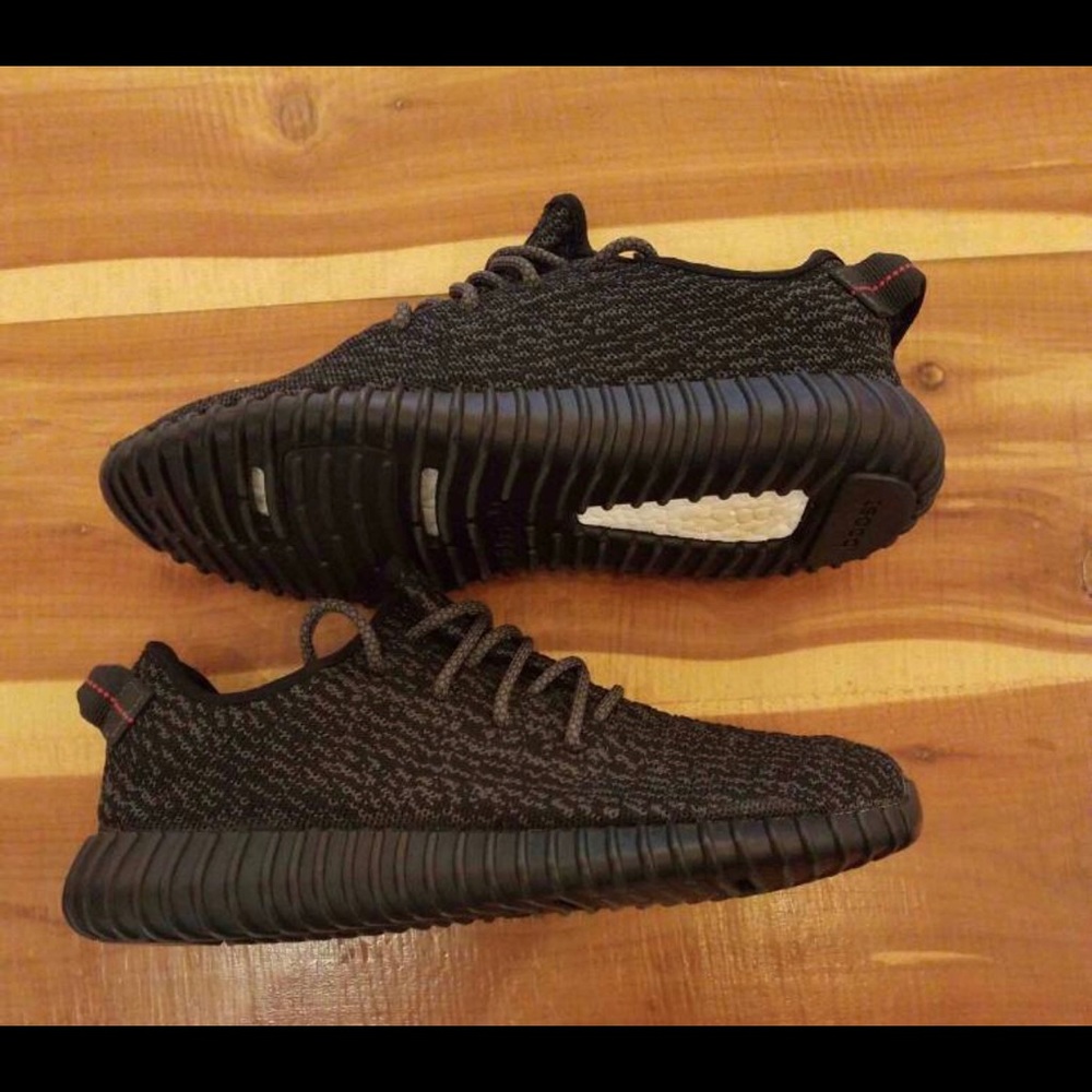 Yeezy 350 Pirate Blacks Size 11